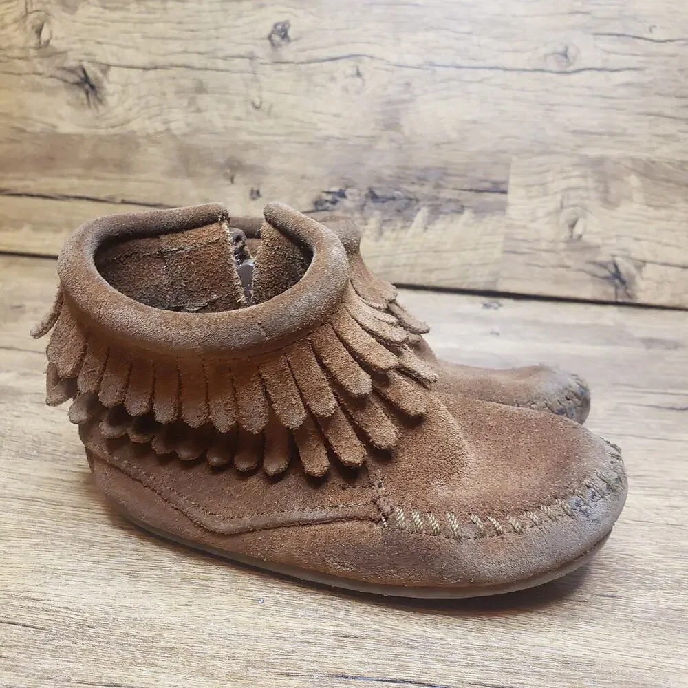 Minnetonka brown leather double fringe ankle bootie sz 5